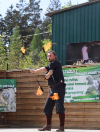 Čarodějnický rej a světelná show